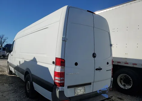 2015 Mercedes-Benz Sprinter 2500 из США, поврежденный, VIN WD3PE8DC6FP114128